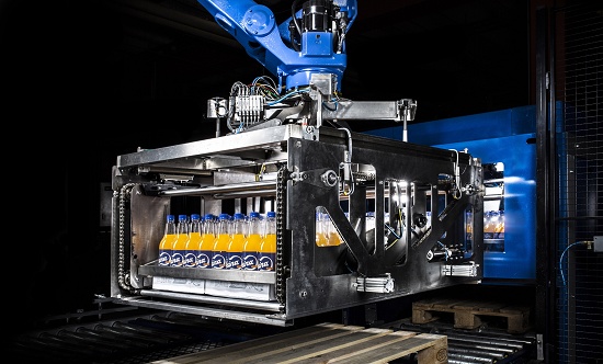 Foto de Sistema para la manipulación con robots de botellas de bebidas