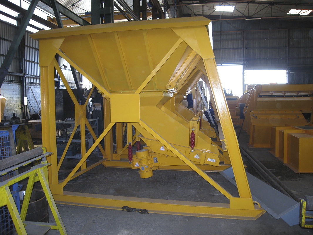 Foto deTolvas y silos para acopio de áridos y minerales