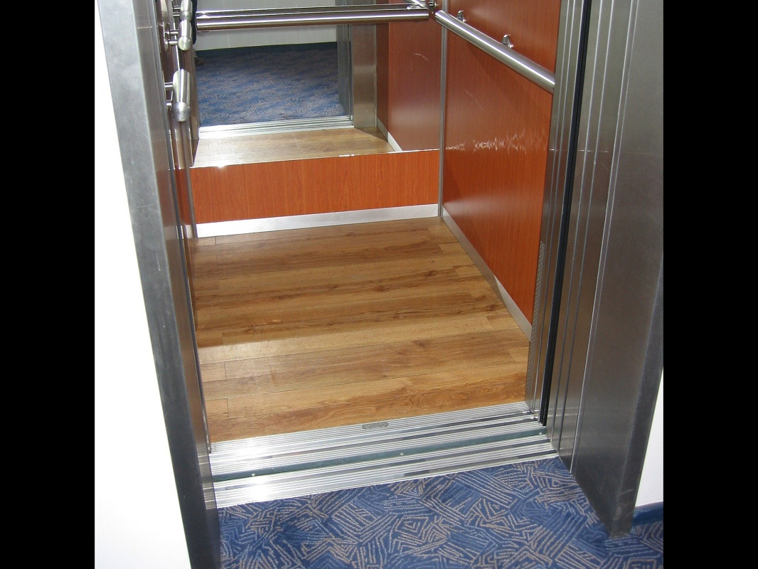 Foto deSuelos de PVC antideslizantes para ascensores, montacargas, rampas