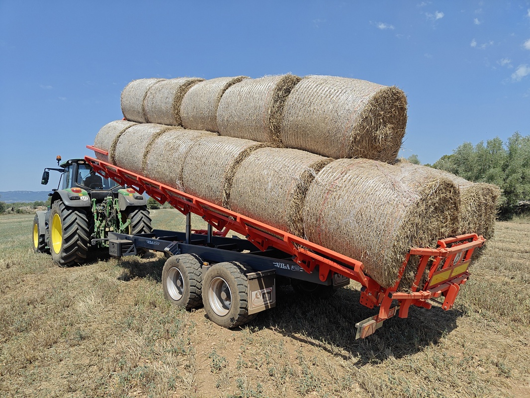 Foto deRemolque autocargador basculante