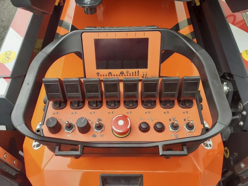 Foto deMinigrúas sobre orugas