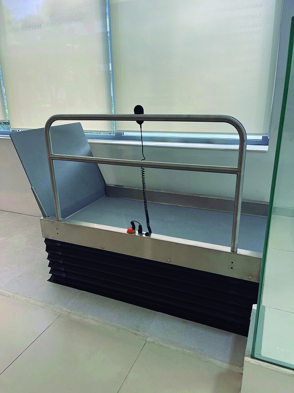 Foto de Salvaescaleras verticales