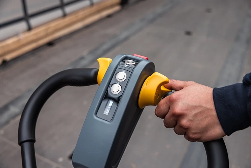 Foto deTranspaletas propulsadas con ion de litio