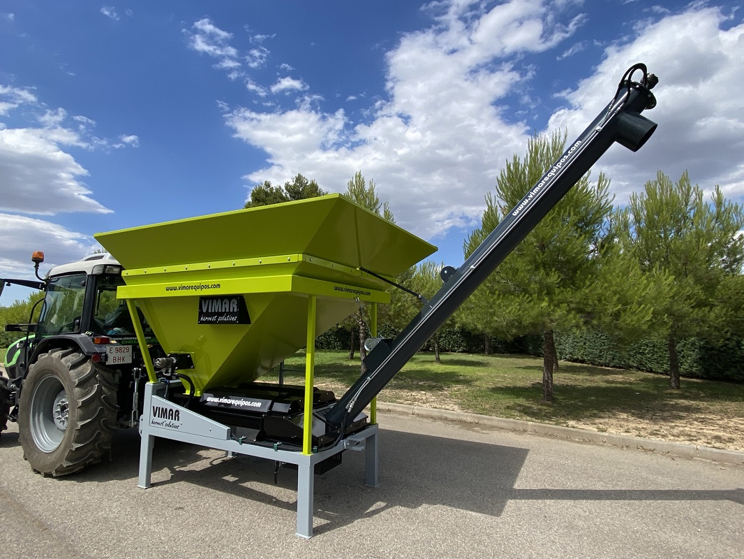 Foto dePeladoras de almendras bicuerpo