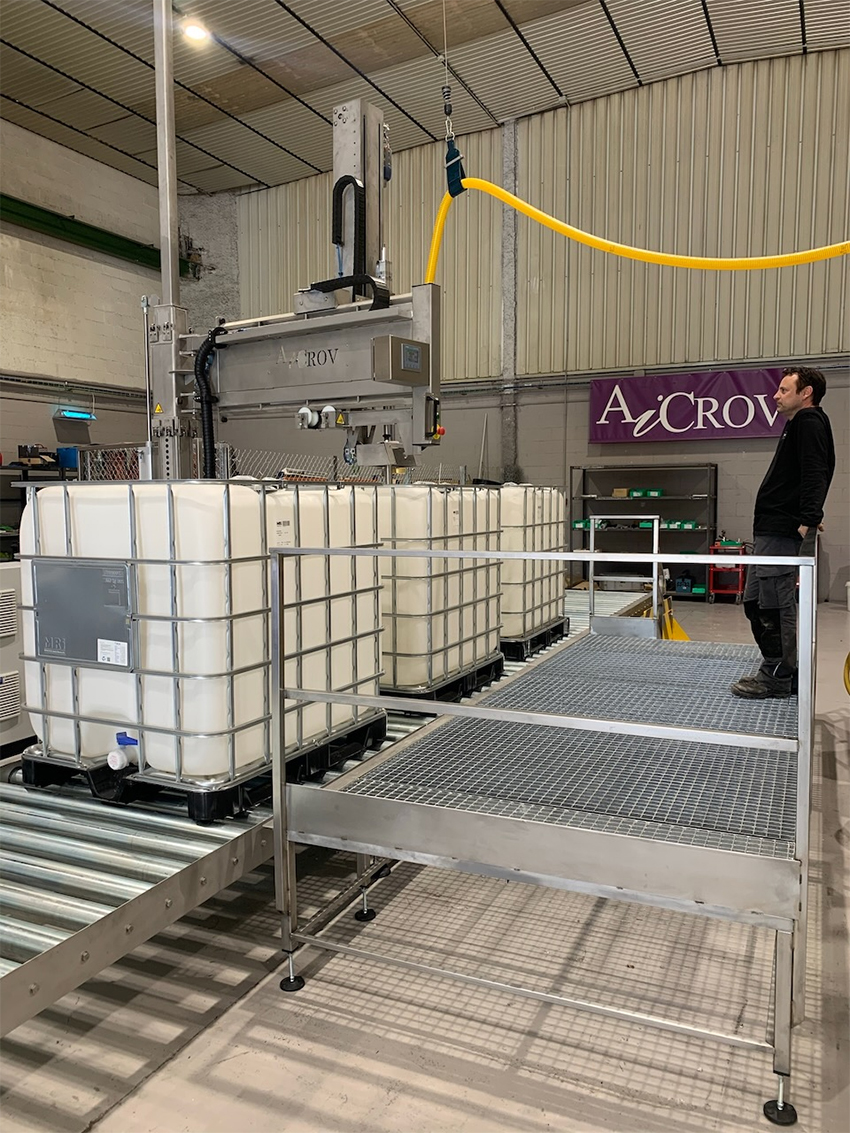 Foto deLíneas transportadoras para máquinas llenadoras de bidones, tambores, totes e IBC