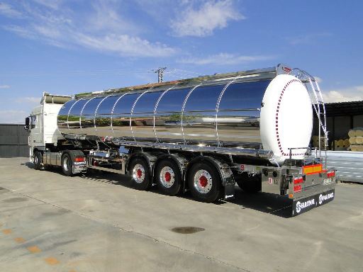 Foto deCisternas químicas ADR