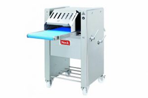 Foto de Peladoras de pescados con bandas transportadoras para pieles gruesas