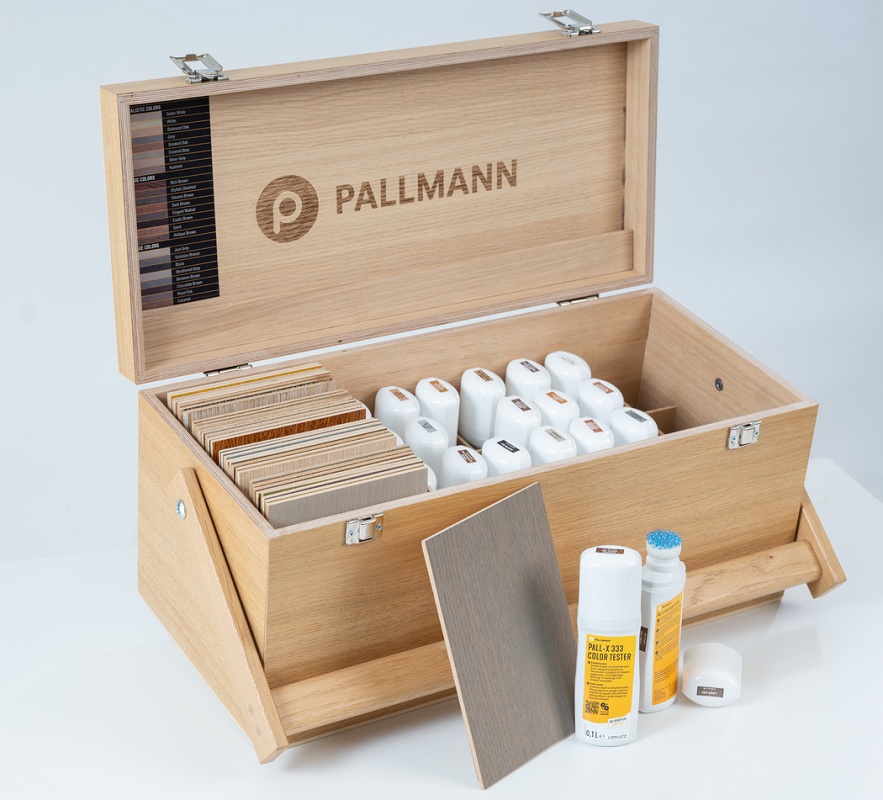 Foto de Cajas con tablas de muestras de colores