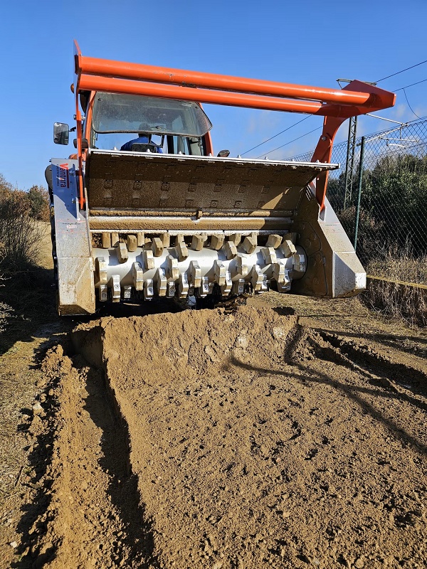 Foto de Trituradoras y fresadoras de piedras y maderas
