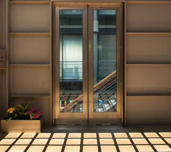 Foto dePuertas de ascensor para aplicaciones residenciales y terciarias