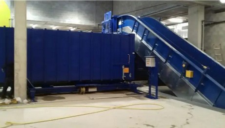 Foto deAlimentadores metálicos