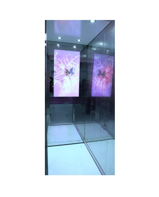 Foto deEspejos multimedia para cabinas de ascensor