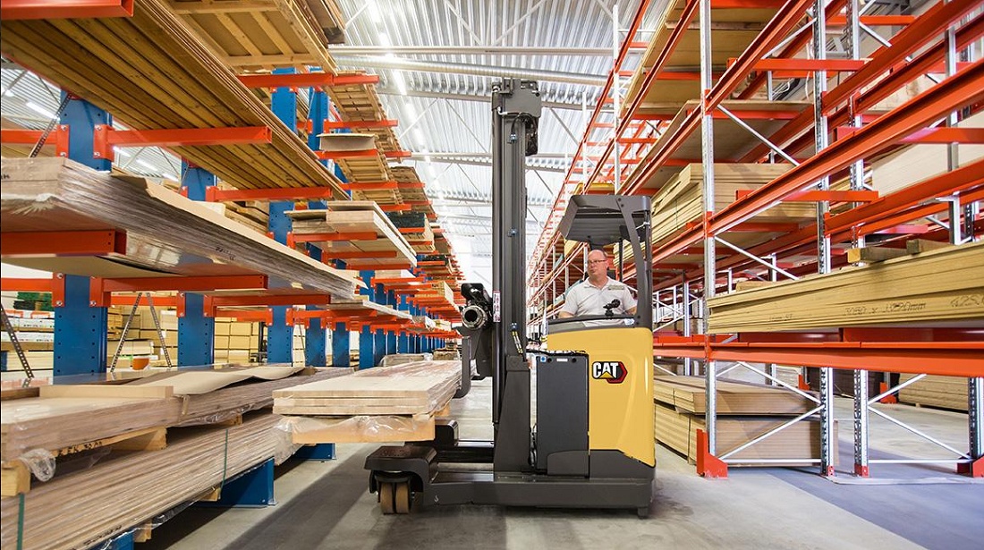 Foto de Carretillas retráctiles de cuatro vías