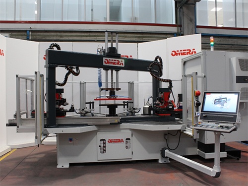 Foto deMáquinas de recorte y rebordado