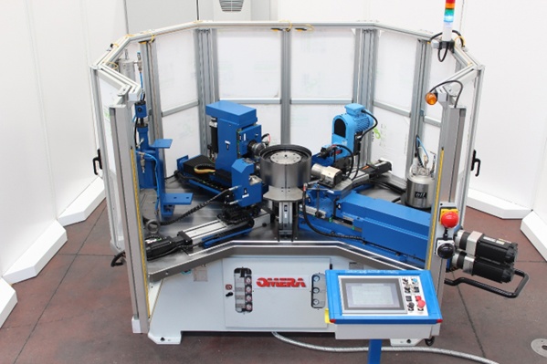 Foto de Máquinas de recorte y rebordado