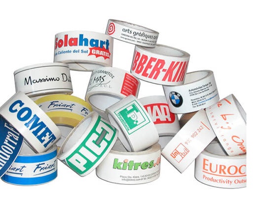 Foto deCinta adhesiva impresa