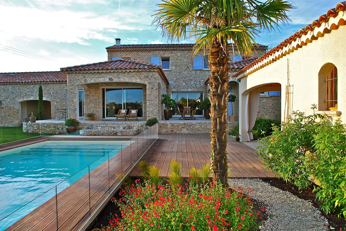 Foto deBarandillas de vidrio para entornos exteriores y piscinas