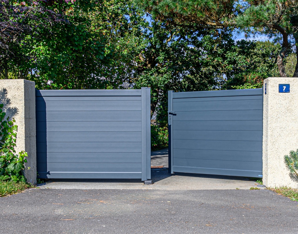 Foto de Portones de alumlinio y madera