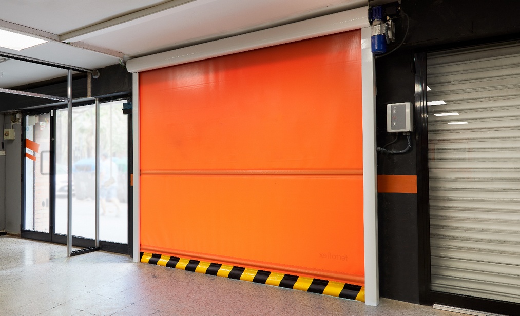 Foto de Puertas rápidas enrollables para zonas interiores