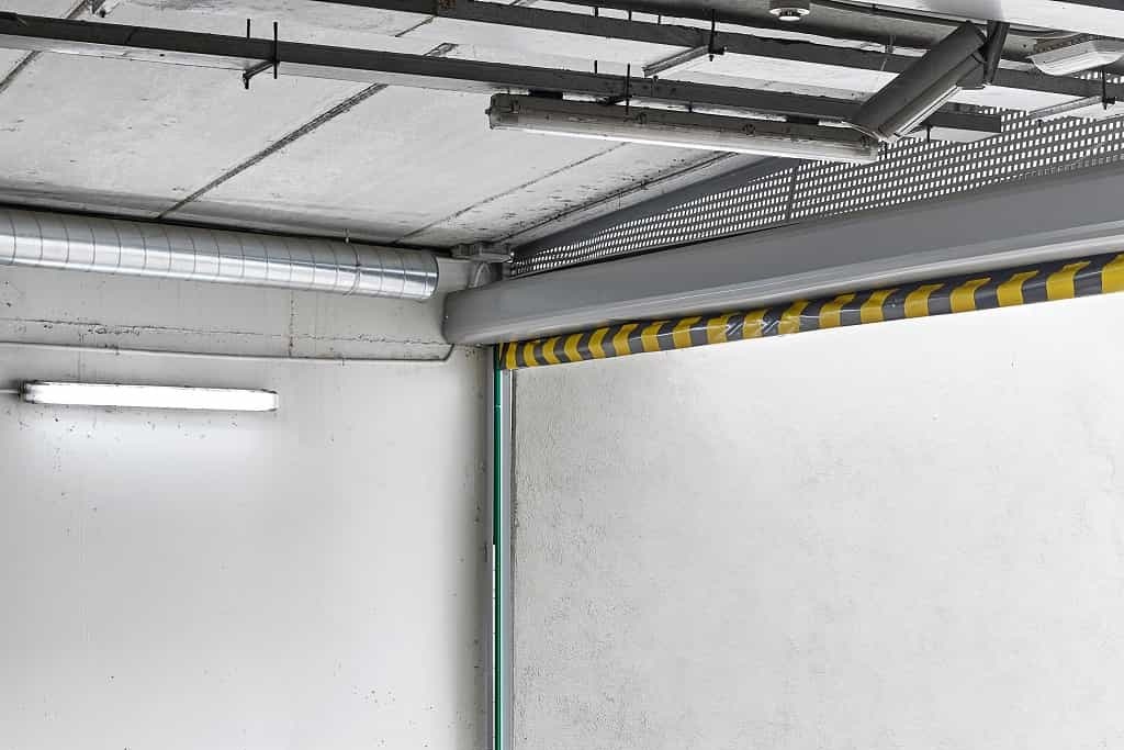 Foto dePuertas rápidas autorreparables para aparcamientos