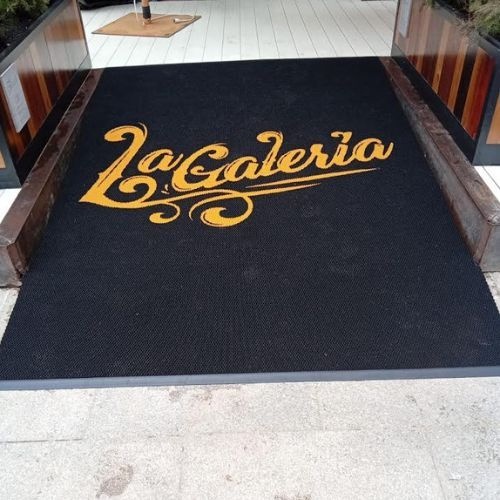 Foto deAlfombras de entrada con logotipo
