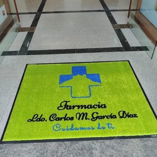 Foto deAlfombras de entrada con logotipo