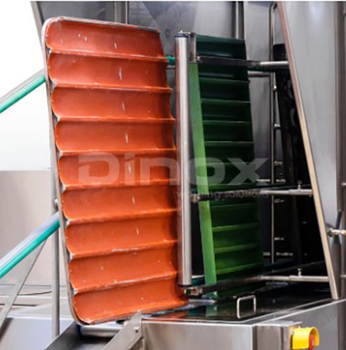 Foto deTúneles de lavado y secado de moldes de panadería y pastelería.