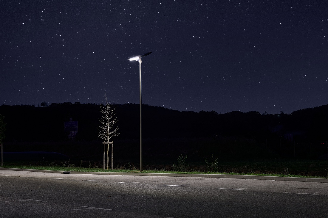 Foto deLuminarias solares autónomas para alumbrado público