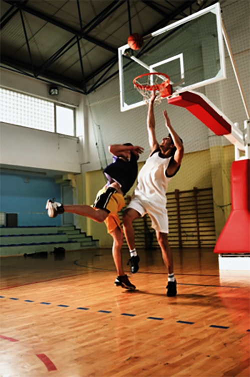 Foto de Accionamientos para aros de baloncesto, aparatos de gimnasia y equipamiento para campos de juego
