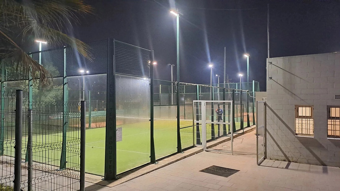 Foto deEspecialistas en iluminación LED de pistas de pádel