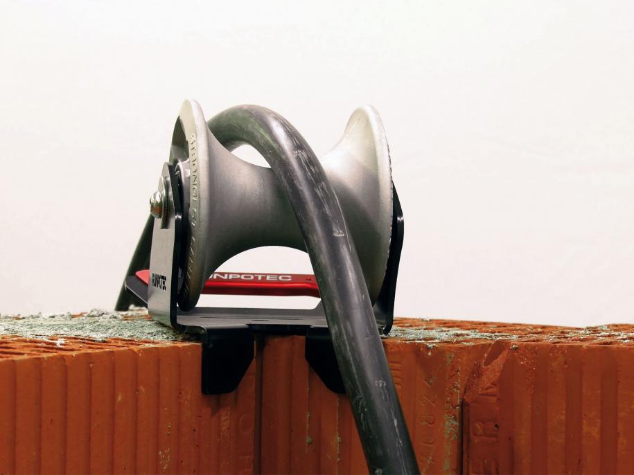 Foto deRodillos de guía de cables para los bordes interiores de los huecos
