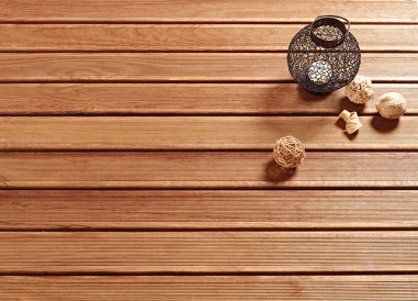 Foto deTarimas exteriores de madera natural