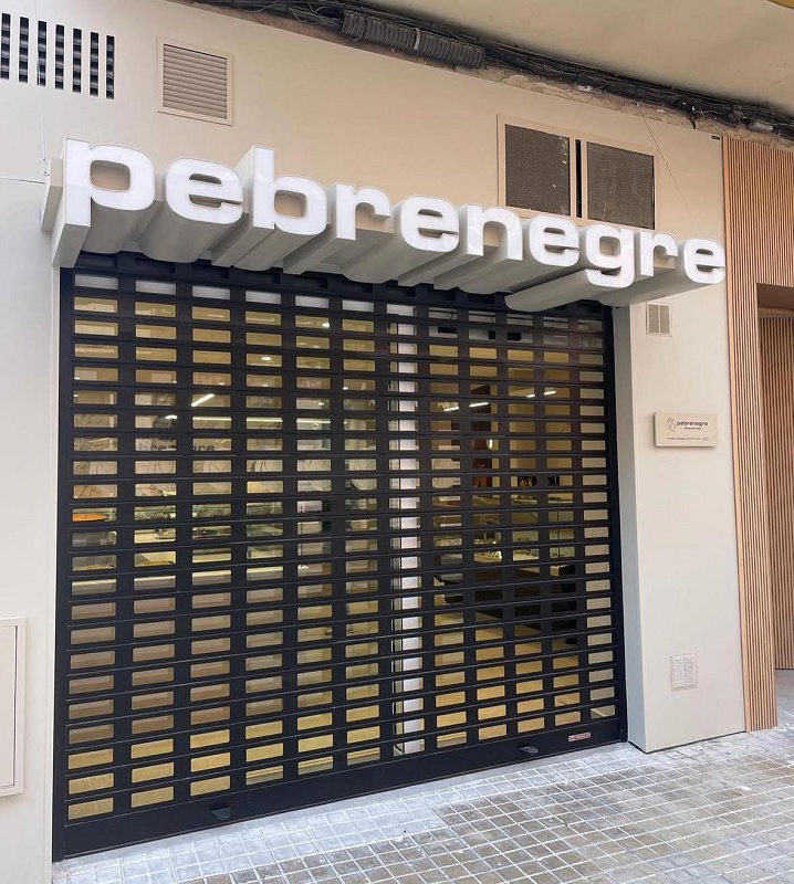 Foto de Persianas enrollables de seguridad para establecimientos comerciales