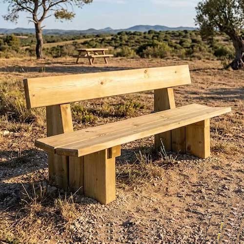 Foto deBancos de madera de pino con respaldo para espacios exteriores