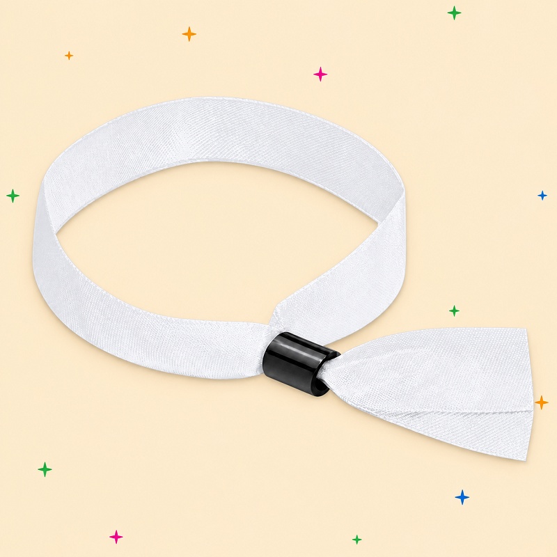 Foto de Pulseras de tela blanca