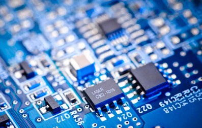 Foto deMarcados láser de precisión para componentes electrónicos de pequeño tamaño