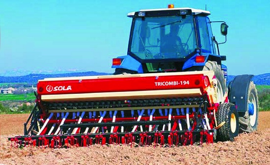 Foto de Sembradora mecánica con tres líneas de brazos