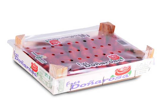 1 Kg De Fresas Frescas En Una Caja De Plástico Sobre Fondo De Madera Gris  Imagen de archivo - Imagen de fresas, gris: 178246975