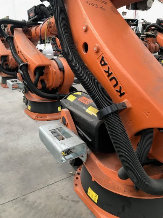 robot industrial kuka abb fanuc