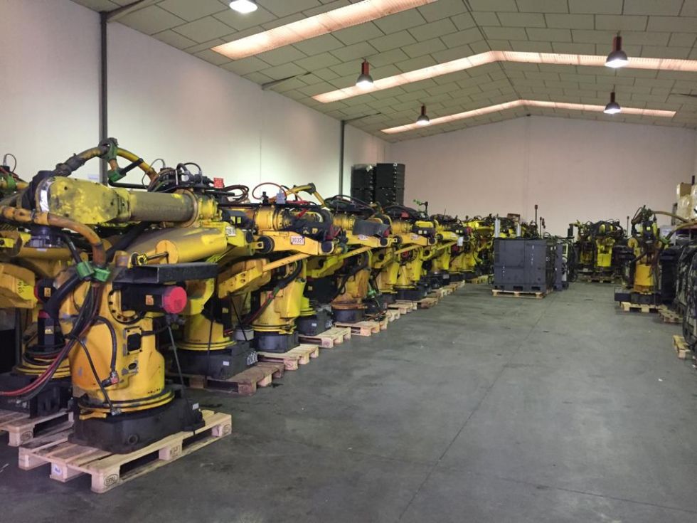 Lote de robots Fanuc S420iF control RJ2