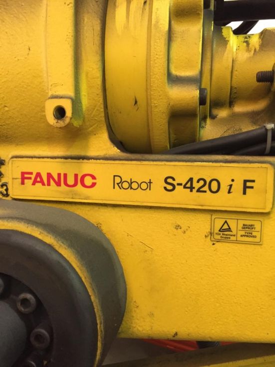 Lote de robots Fanuc S420iF control RJ2