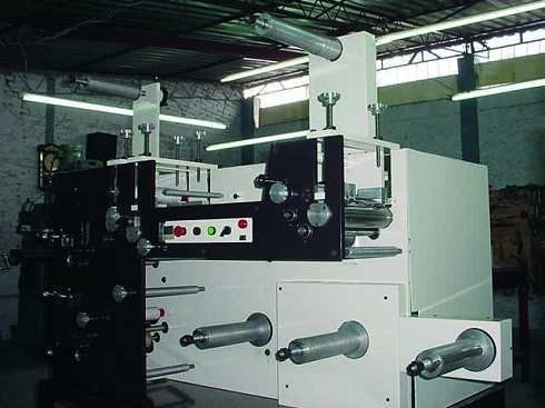 Máquina flexográfica suajadora y de 1 o 2 tinta