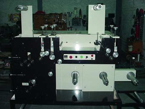 Máquina flexográfica suajadora y de 1 o 2 tinta