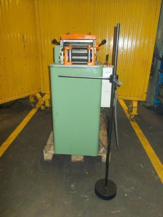 Devanadera tipo cuna con enderezador