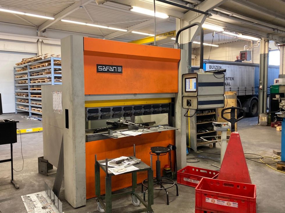 Safan SMK Servo Mechanical 1600 x 32 T Pressbrake 5196 = Mach4metal