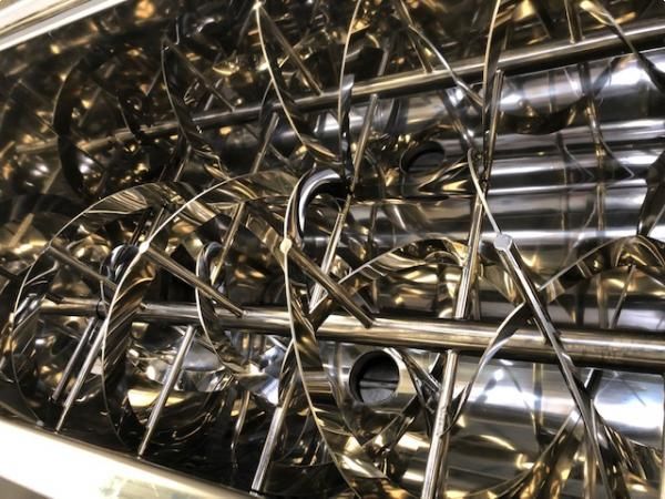 Mezcladora de bandas 1.000 litros en acero inoxidable con sistema de dosificado y pesaje de sacos. N