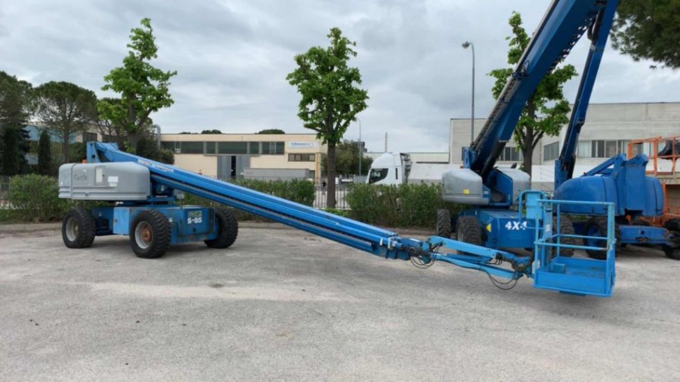 Plataforma Aerea Autopropulsada 28Mt Genie S852WD