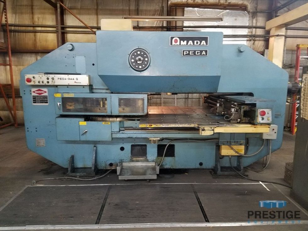 Punzonadora de torreta CNC