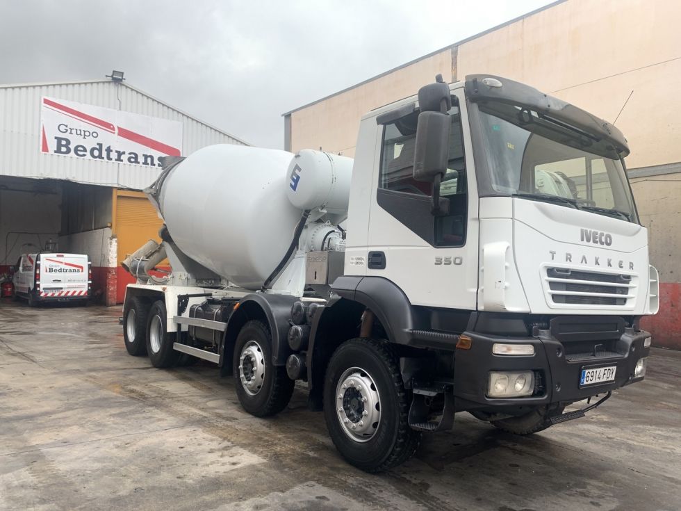 Camion hormigonera Iveco Trakker 350 Frumecar 9m3