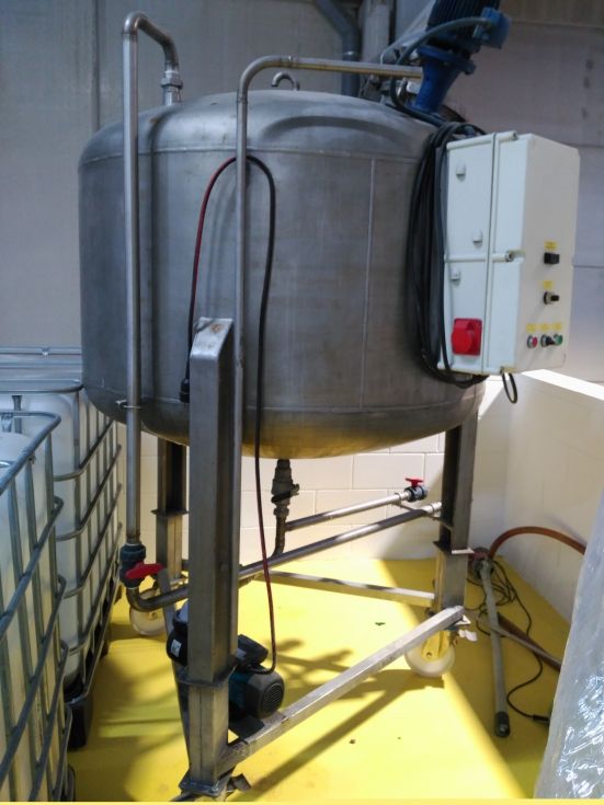 Deposito emulsionador acero inoxidable 900 litros de segunda mano